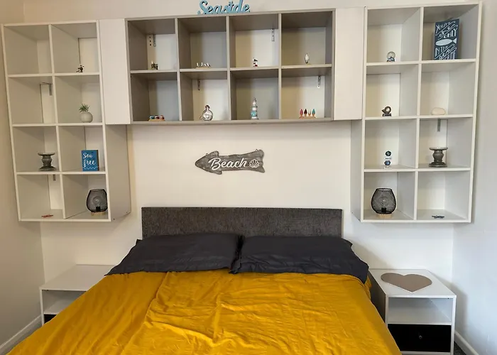 Sea Front Lush Apartment Massage Power Shower Netflix Tv
